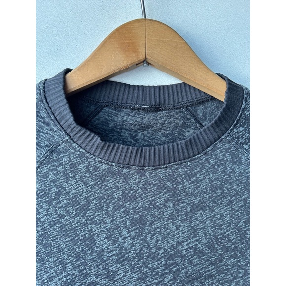LuluLemon | base layer top - Picture 3 of 11